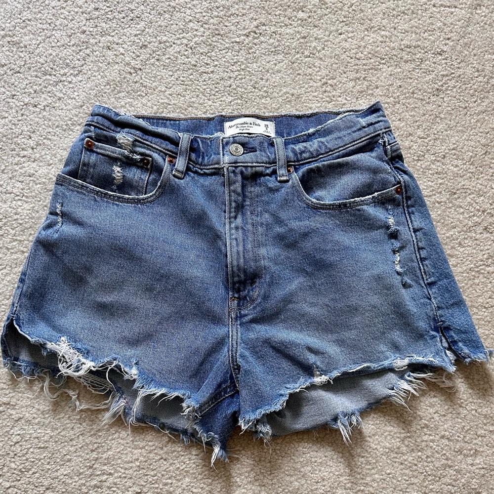 Abercrombie & Fitch - The Mom Short High Rise